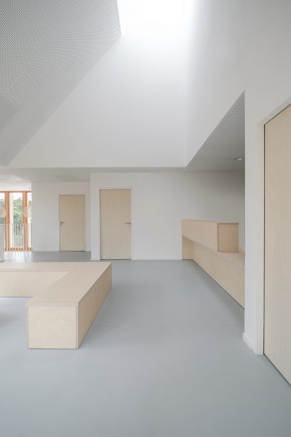 Taverny Medical Centre by MAAJ Architectes