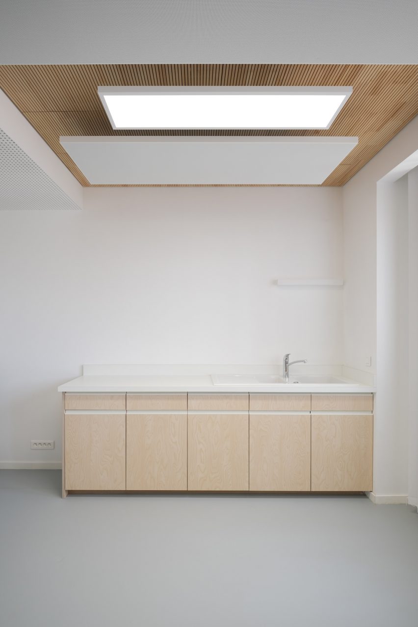 Taverny Medical Centre by MAAJ Architectes