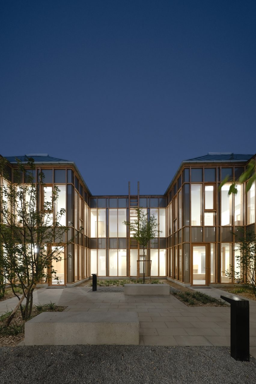 Taverny Medical Centre by MAAJ Architectes