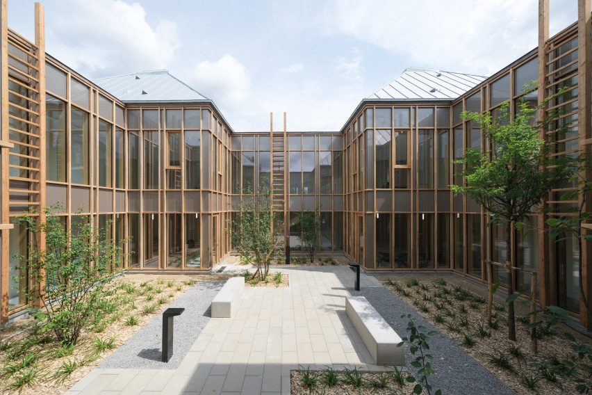 Taverny Medical Centre by MAAJ Architectes