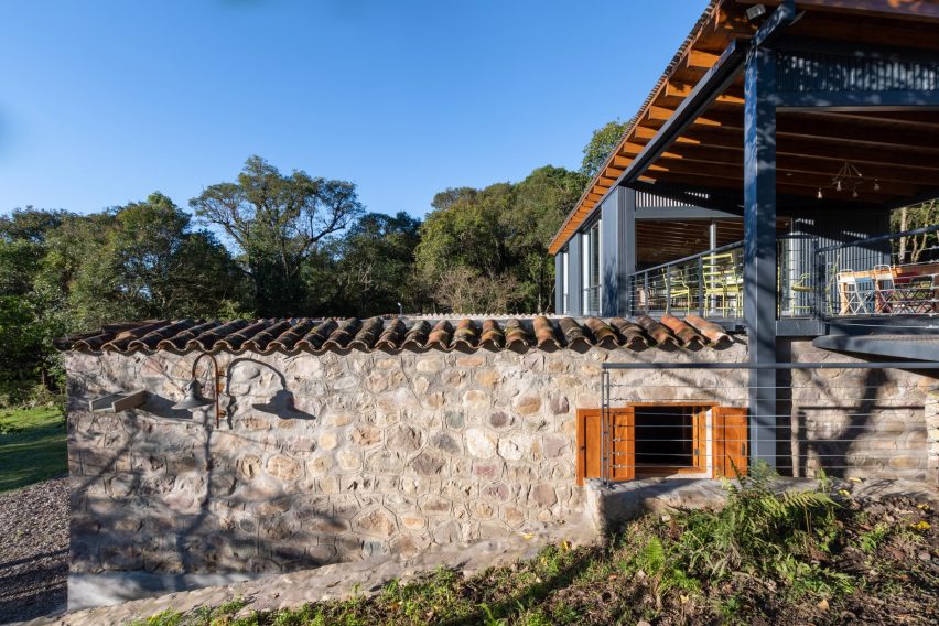 The Stables by Carolina Vago
