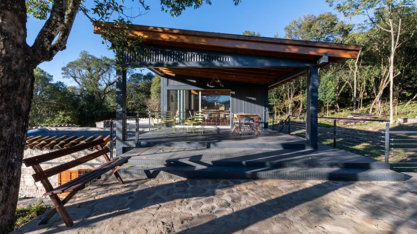 The Stables by Carolina Vago