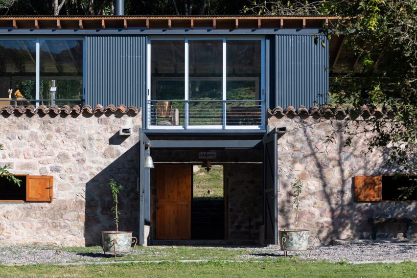 The Stables by Carolina Vago