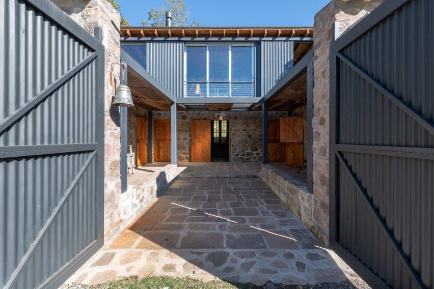 The Stables by Carolina Vago