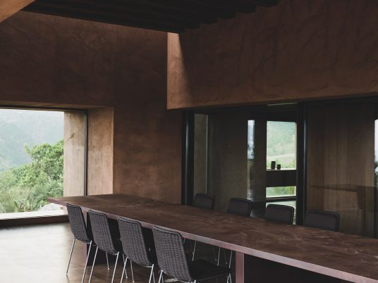 Villa RA by MORQ