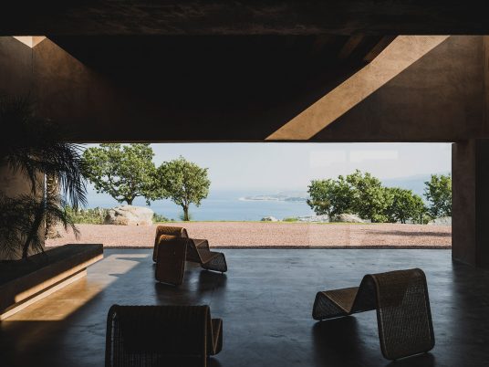 Villa RA by MORQ