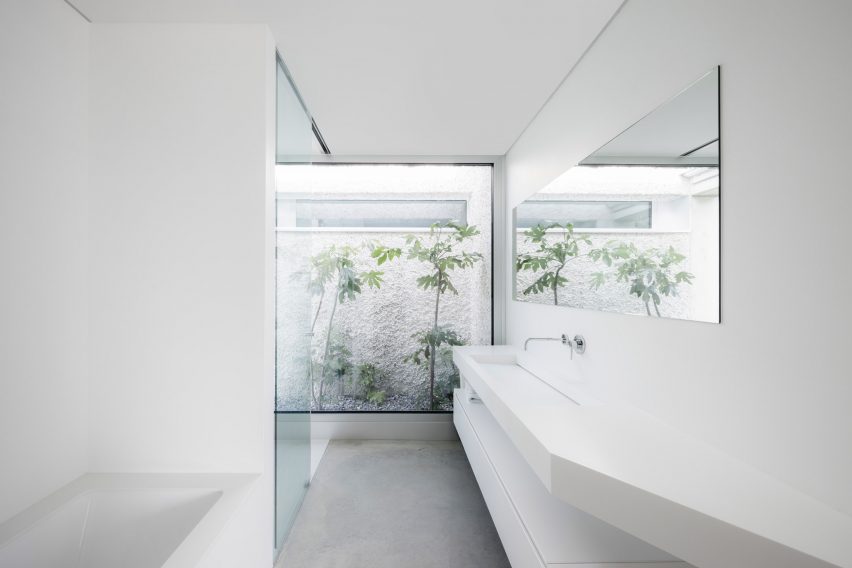 Concrete Villa Comano by DF-DC