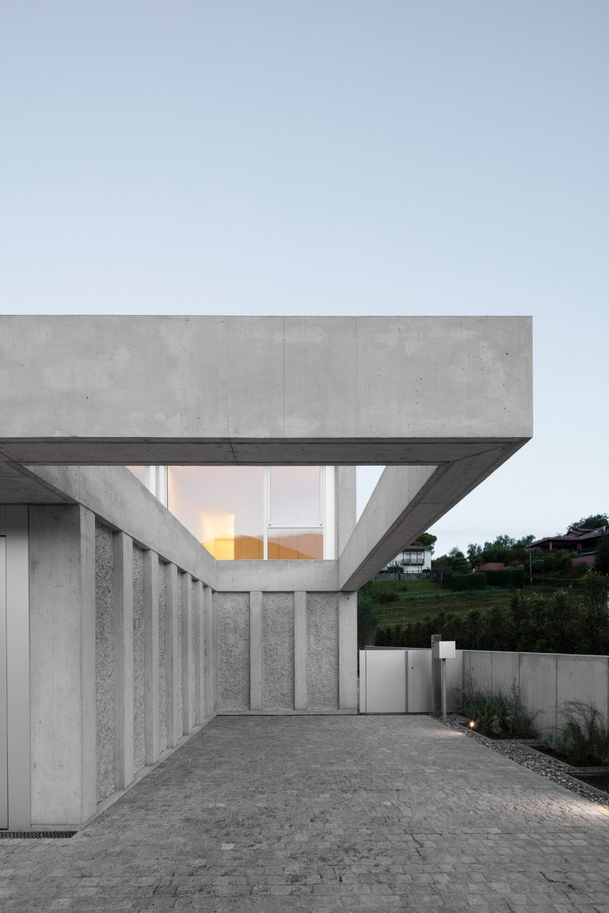 Concrete Villa Comano by DF-DC