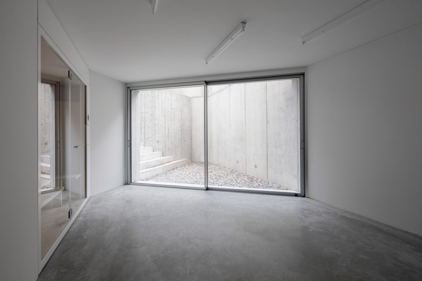 Concrete Villa Comano by DF-DC