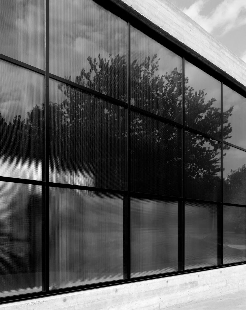 Atelier Monika Sosnowska by Architecture Club window wall