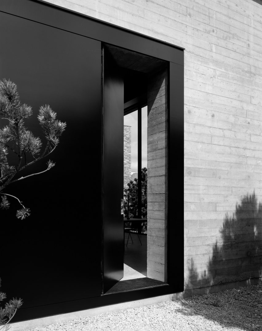 Atelier Monika Sosnowska by Architecture Club window