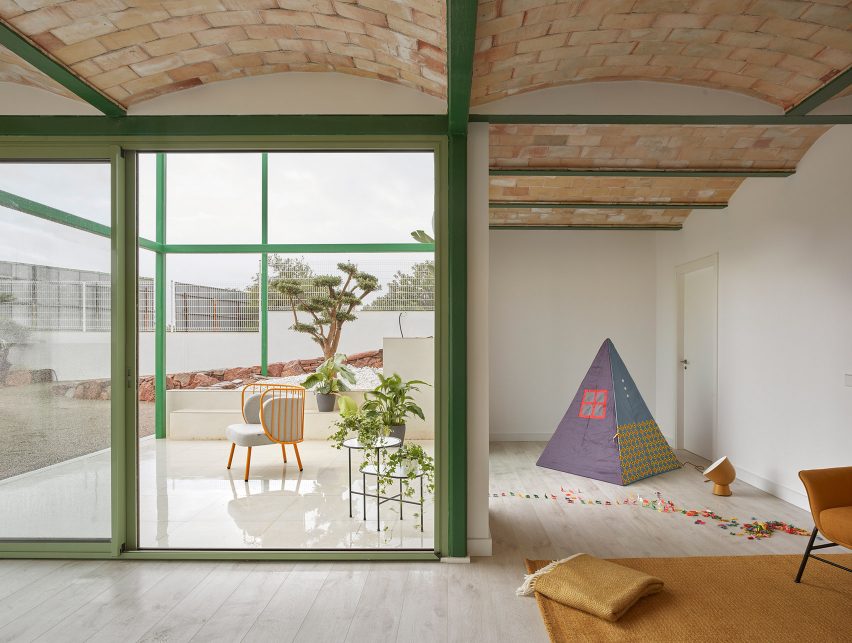 Brick Vault House by Space Popular in Spain