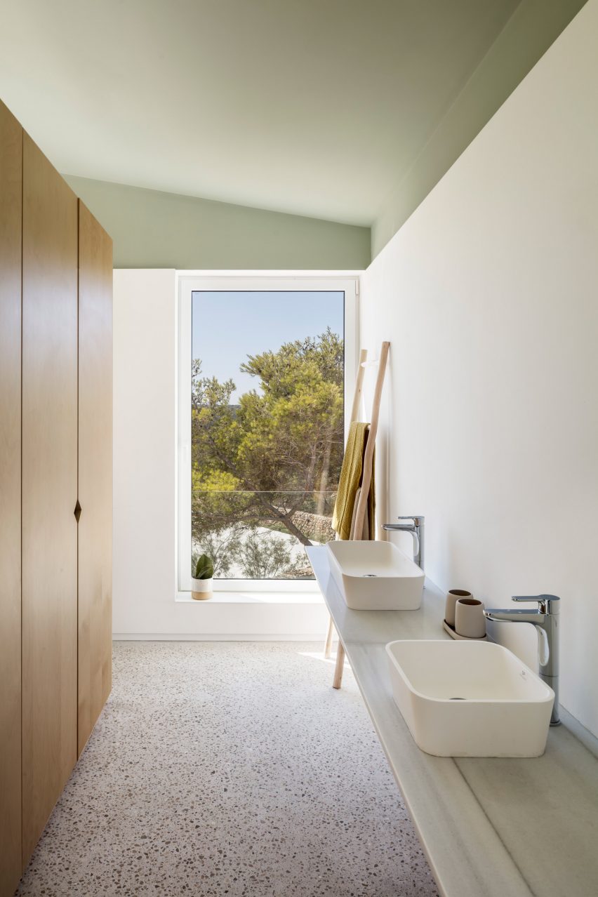 Bridge House by Nomo Studio