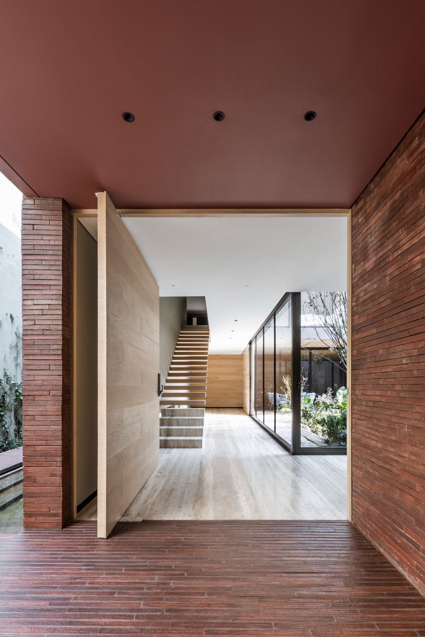 Casa Sierra Fría by Esrawe Studio