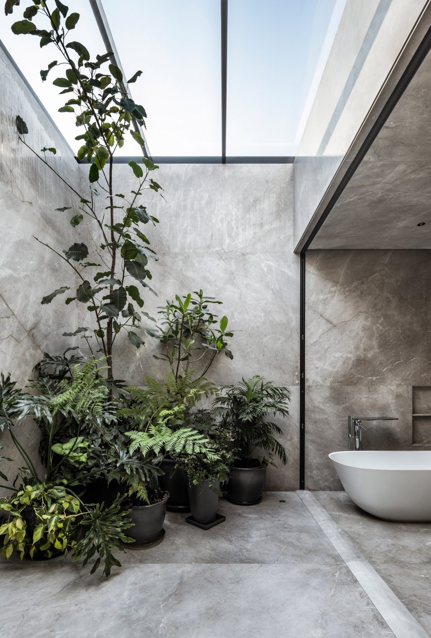 Casa Sierra Fría by Esrawe Studio