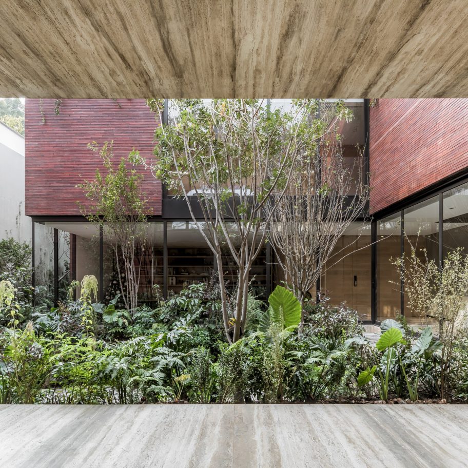 Casa Sierra Fría by Esrawe Studio