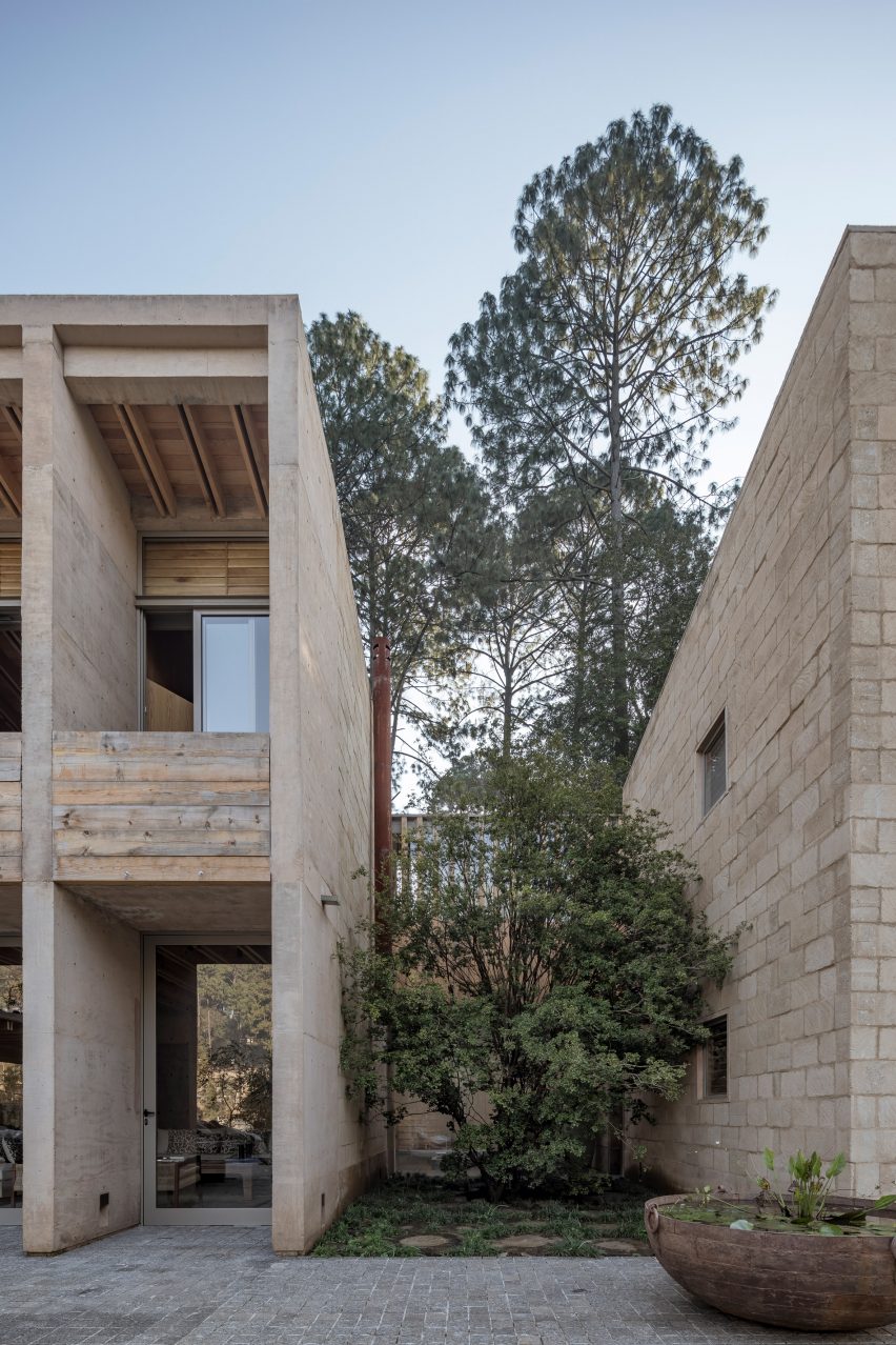 House in Avandaro by Taller Hector Barroso
