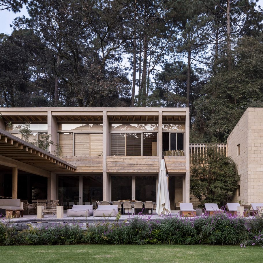 House in Avandaro by Taller Hector Barroso