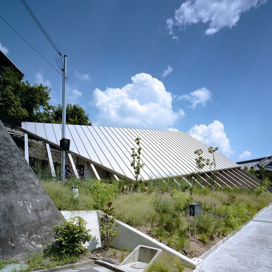 House in Gakuenmae by FujiwaraMuro Architects