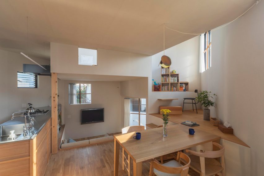 House in Takatsuki by Tato Architects dining area