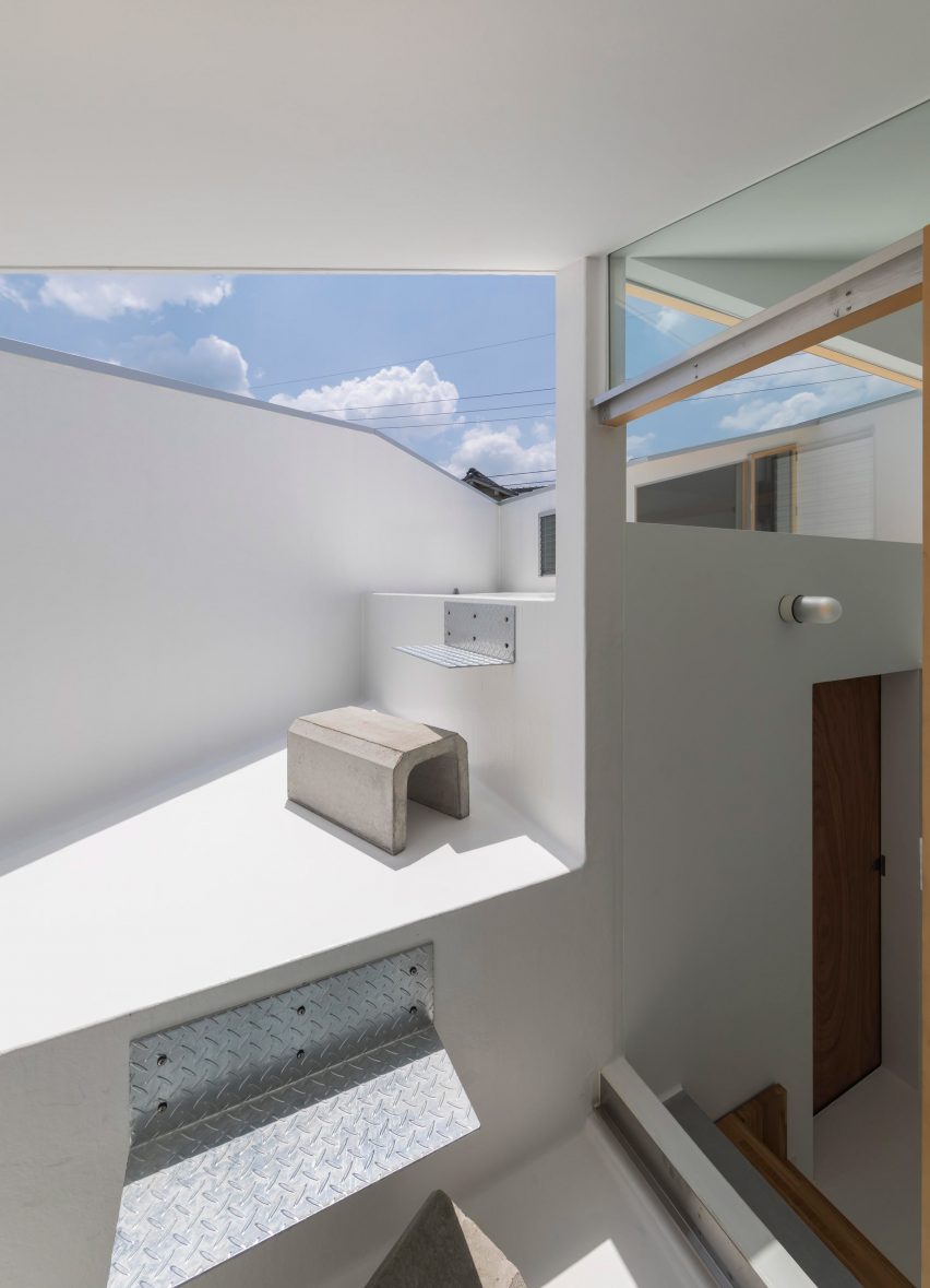 House in Takatsuki by Tato Architects roof terrace