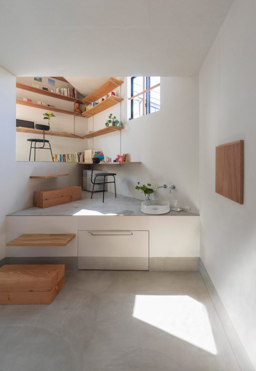 House in Takatsuki by Tato Architects downstairs