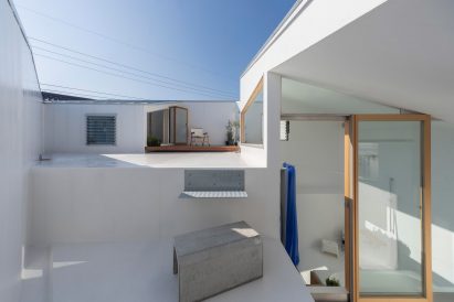 House in Takatsuki by Tato Architects roof terrace