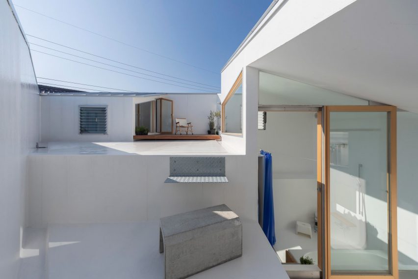 House in Takatsuki by Tato Architects roof terrace