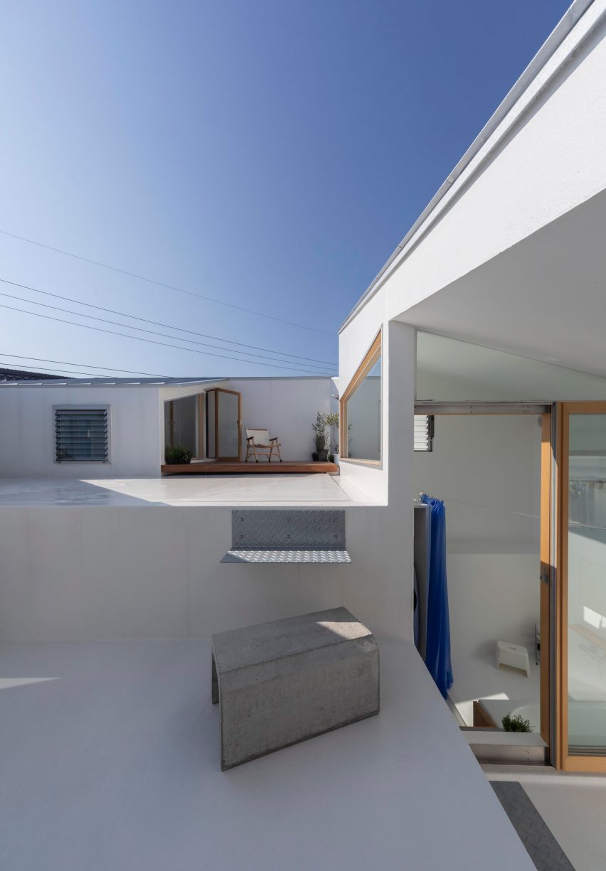 House in Takatsuki by Tato Architects roof terrace