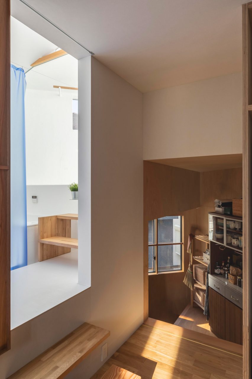 House in Takatsuki by Tato Architects bathroom