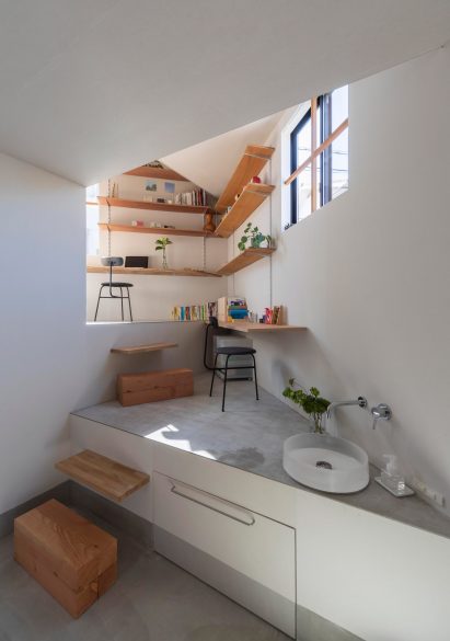 House in Takatsuki by Tato Architects downstairs