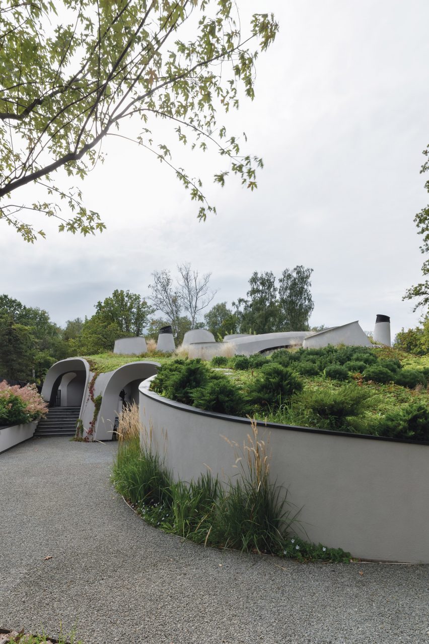 House in the Landscape by Niko Architect