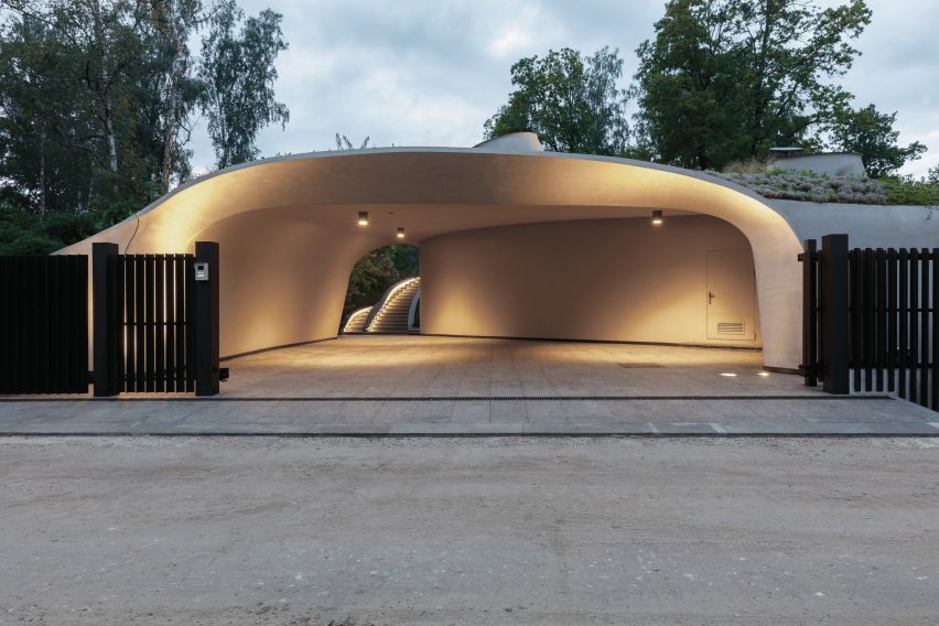 House in the Landscape by Niko Architect