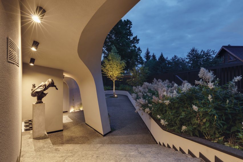 House in the Landscape by Niko Architect