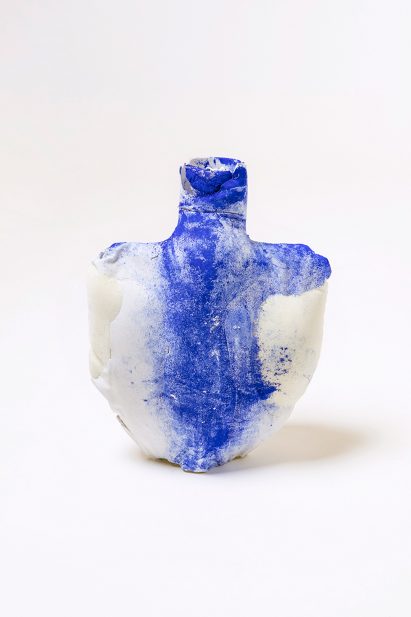 Julia Olanders makes "toxic" vases from insulation foam and concrete