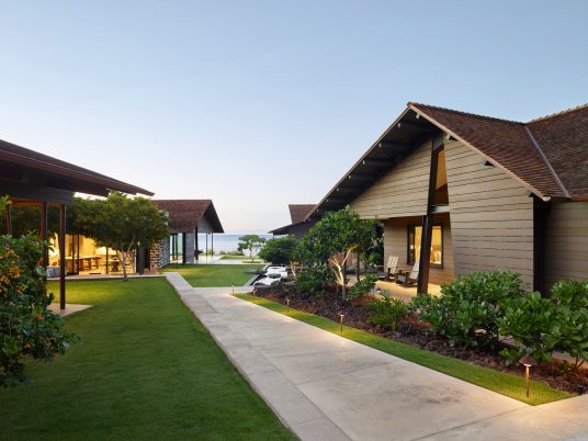 Makani Eka by Walker Warner Architects and Philpotts Interiors