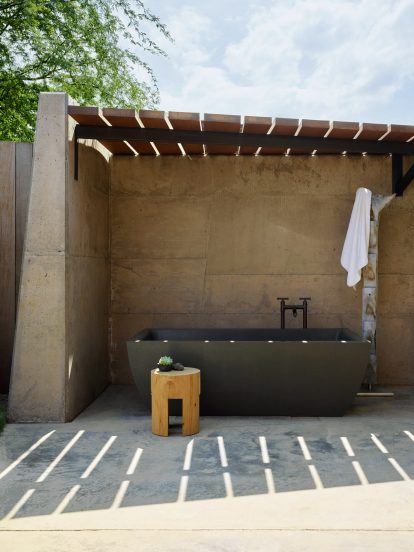 Makani Eka by Walker Warner Architects and Philpotts Interiors