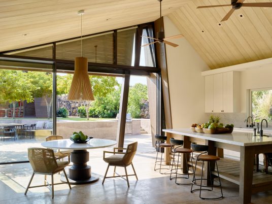 Makani Eka by Walker Warner Architects and Philpotts Interiors