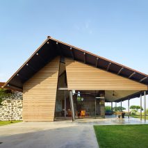 Makani Eka by Walker Warner Architects and Philpotts Interiors