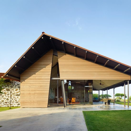 Makani Eka by Walker Warner Architects and Philpotts Interiors