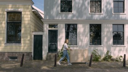 NEST moving crate opens up into a minimal home kit for Generation Rent