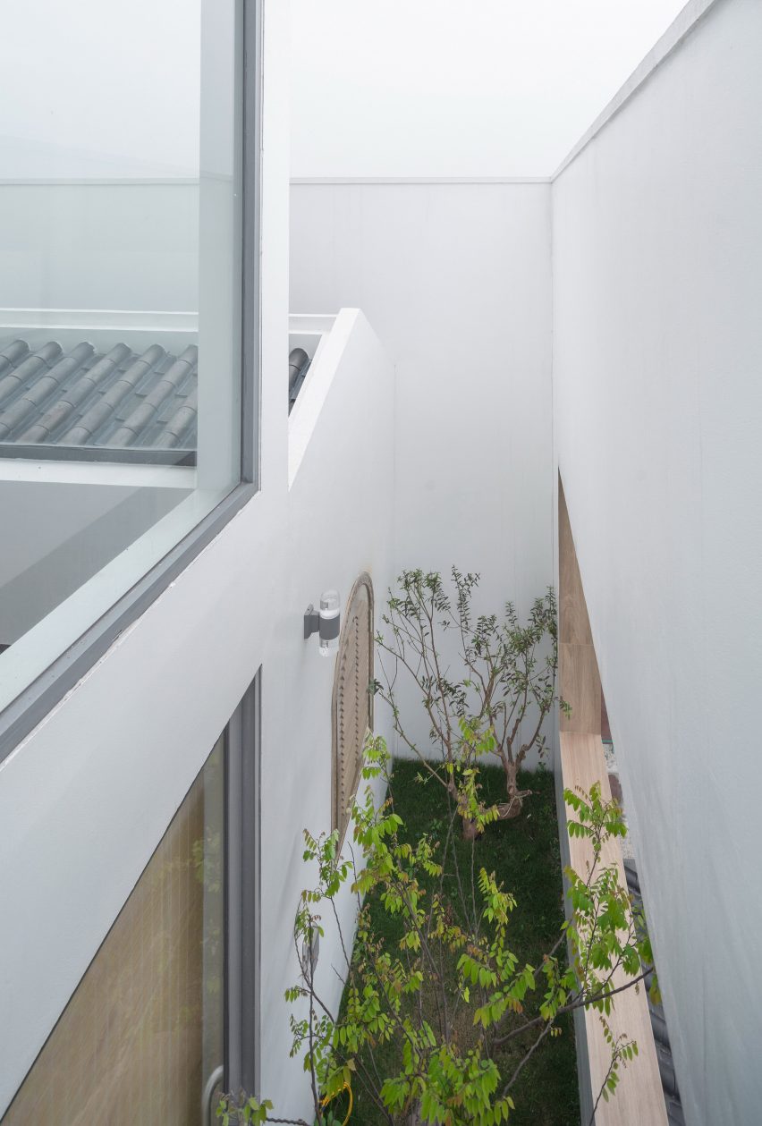 Nhà Đâu Đau by Landmak Architecture