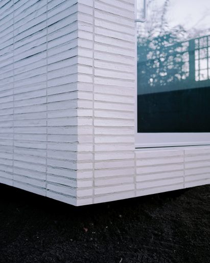 Over The Edge minimalist house by Jonathan Burlow