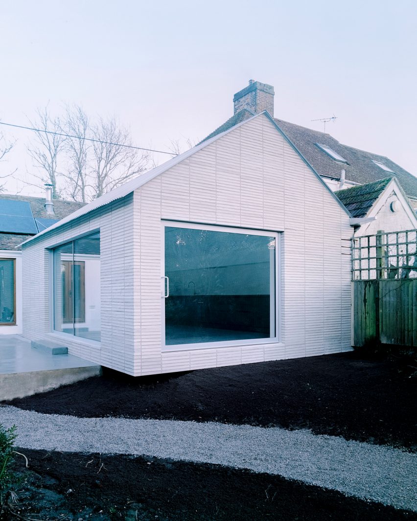 Over The Edge minimalist house by Jonathan Burlow