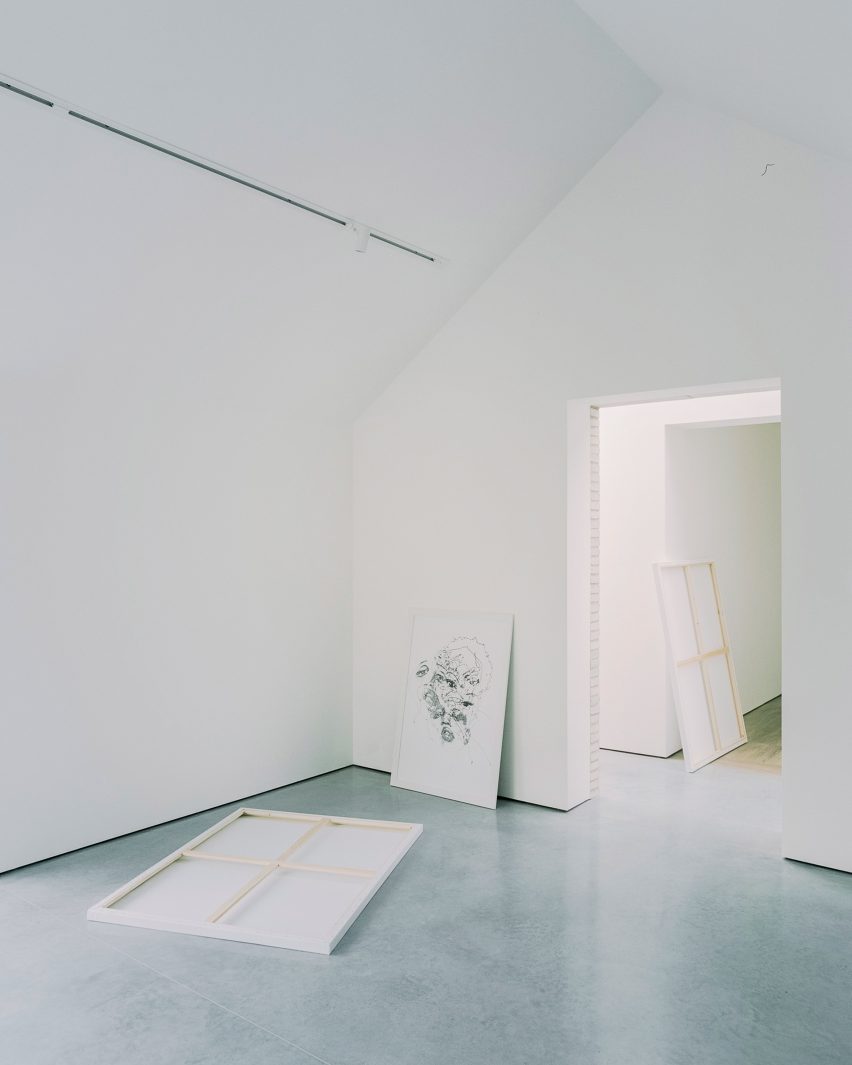 Over The Edge minimalist house by Jonathan Burlow kitchen