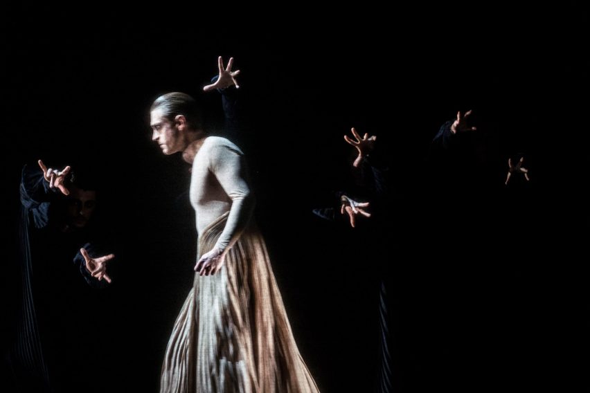Studio Drift creates dramatic shifting Ego sculpture for Dutch opera L'Orfeo