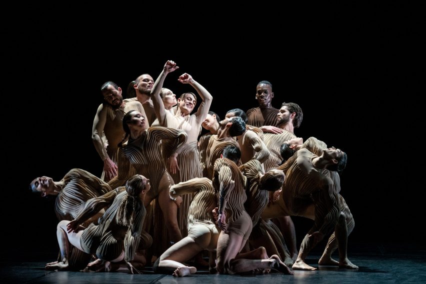 Studio Drift creates dramatic shifting Ego sculpture for Dutch opera L'Orfeo