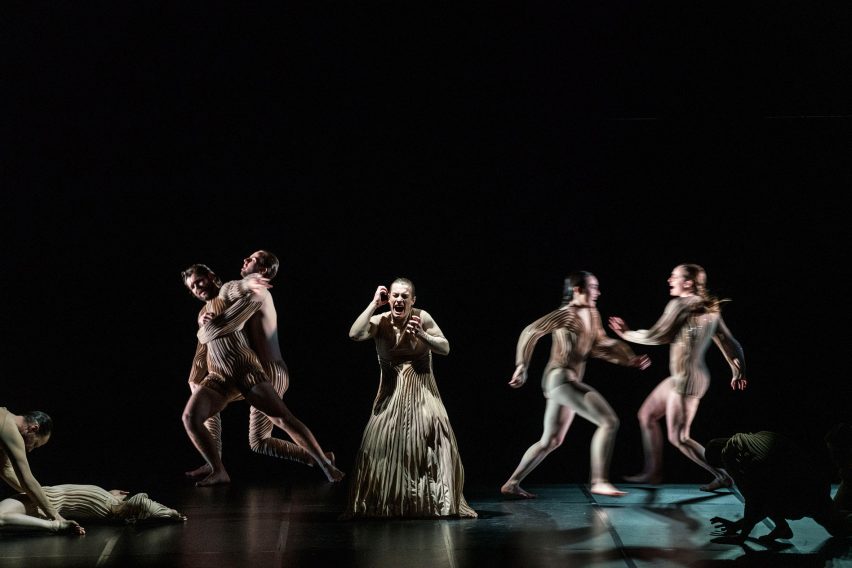 Studio Drift creates dramatic shifting Ego sculpture for Dutch opera L'Orfeo