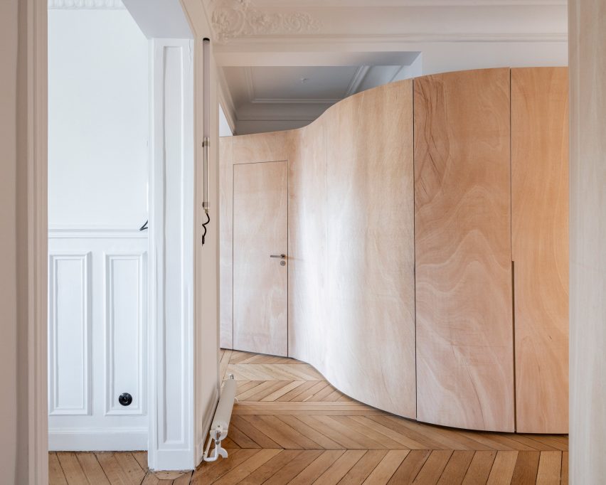 Wood Ribbon apartment by Toledano + Architects