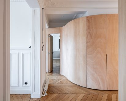 Wood Ribbon apartment by Toledano + Architects